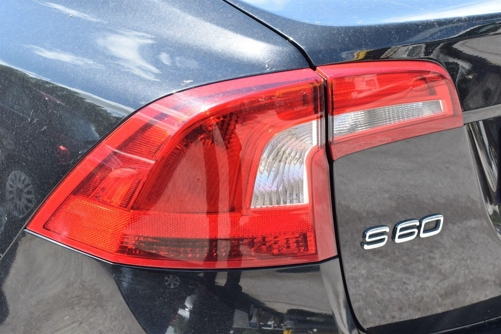 Volvo S60 Saloon 1.6 T4 R-design Saloon Eu Red #8