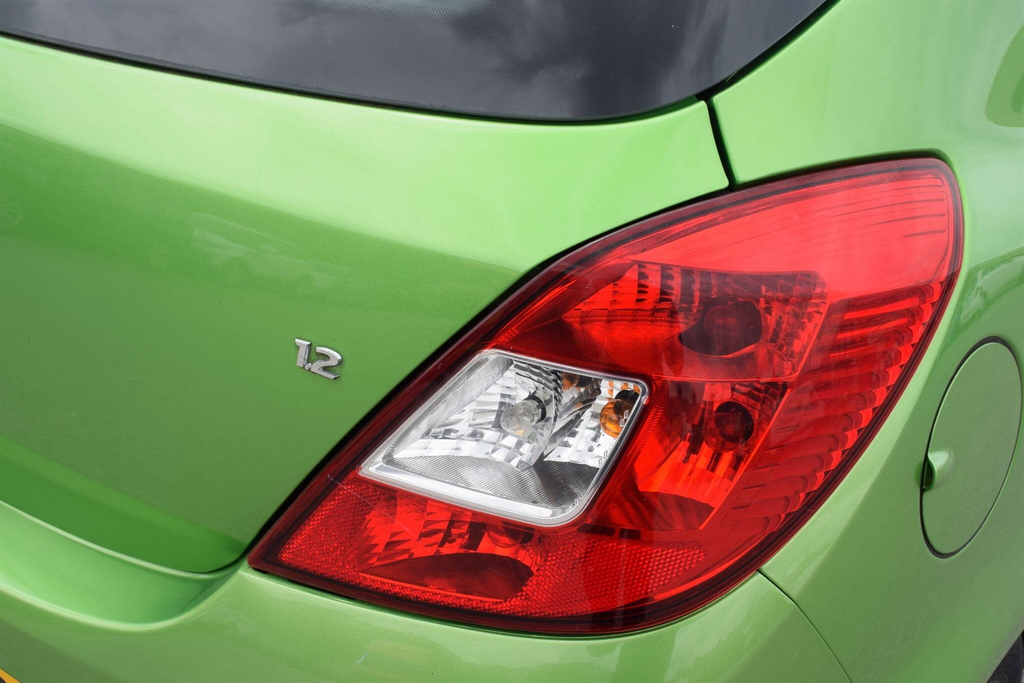 Vauxhall Corsa 1.2 16V Energy Hatchback Euro 5 Green #11