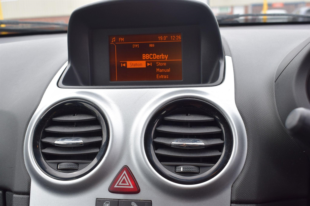 Vauxhall Corsa 1.2 16V Energy Hatchback Euro 5 Green #19