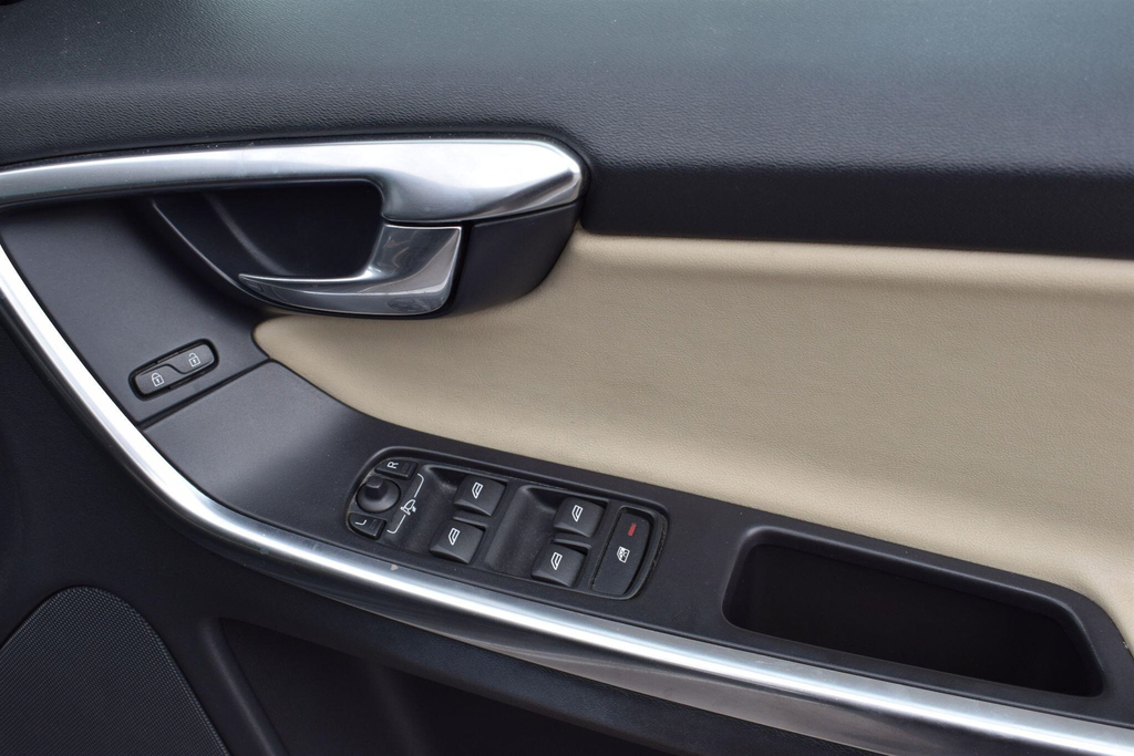Volvo XC60 2.0 D3drive R-design Suv Euro 5 Black #27