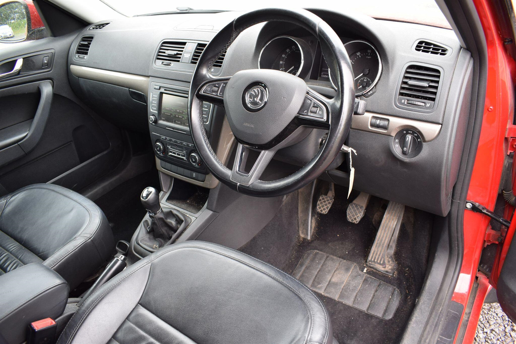 Skoda Yeti 2.0 Tdi Elegance Euro 5 Red #3