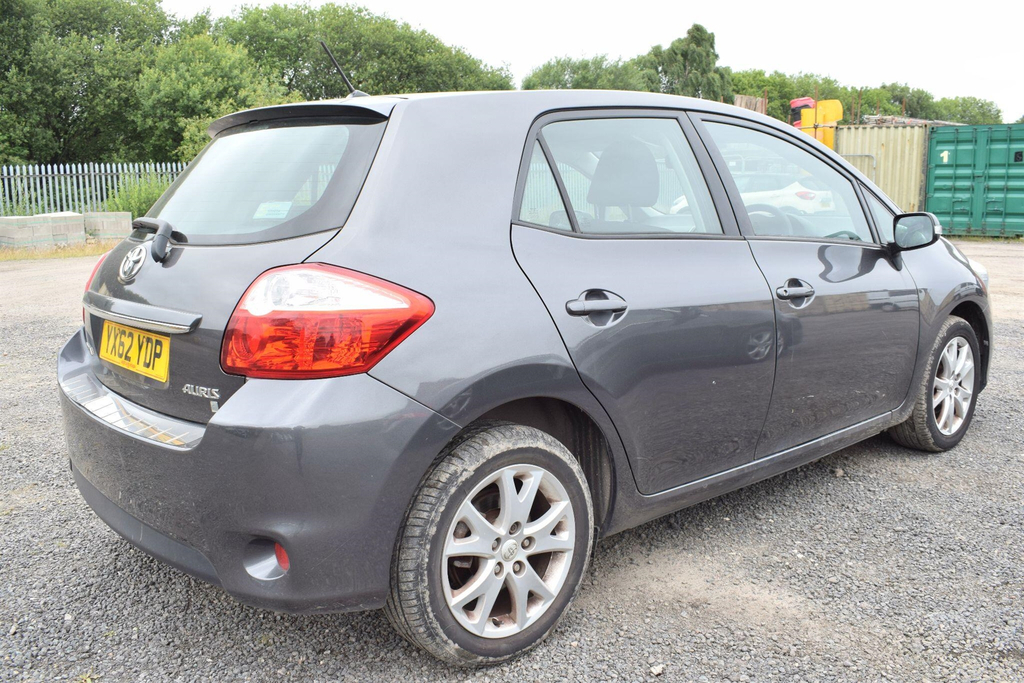 Toyota Auris 1.6 V-matic Colour Collection Euro 5 Grey #2