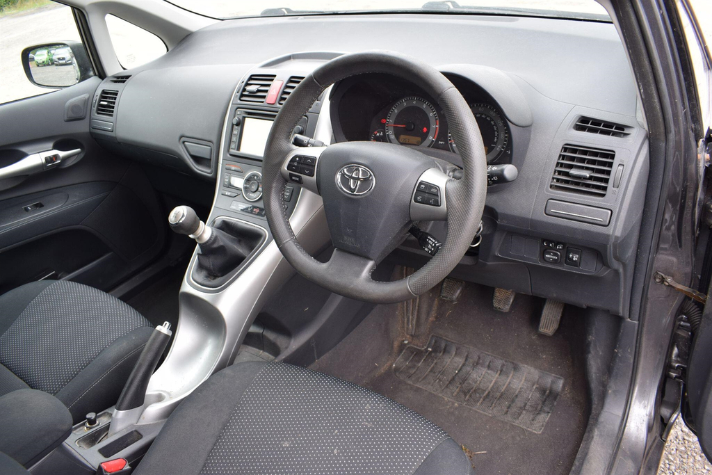 Toyota Auris 1.6 V-matic Colour Collection Euro 5 Grey #3