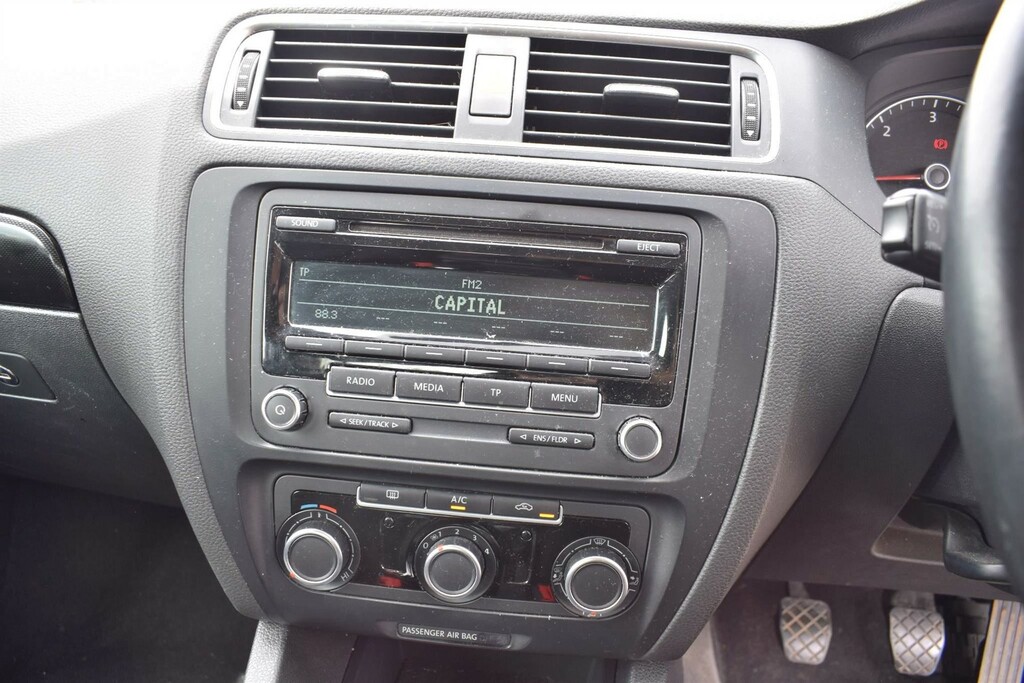 Volkswagen Jetta 1.6 Tdi Bluemotion Tech Se Euro 5 Ss Black #4