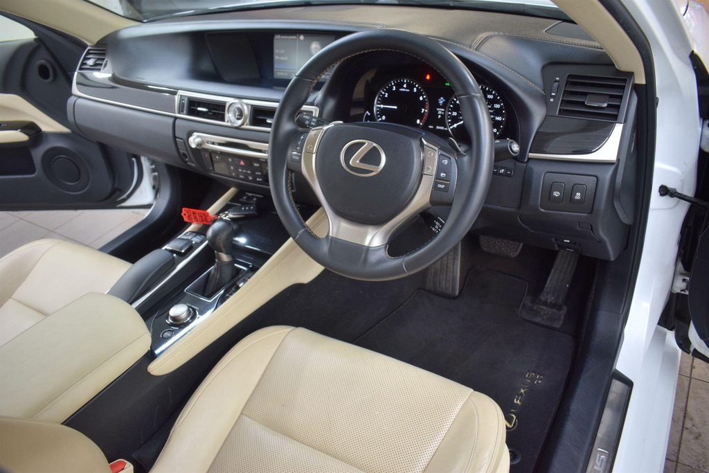 Lexus GS Luxury White #36