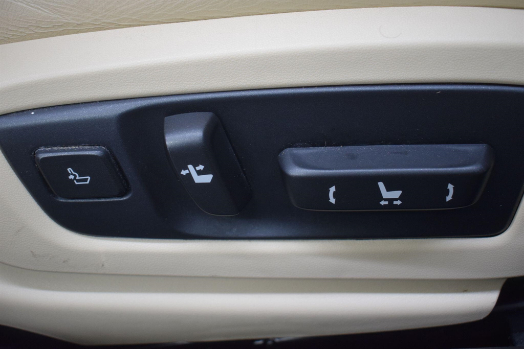 Lexus GS Luxury White #52