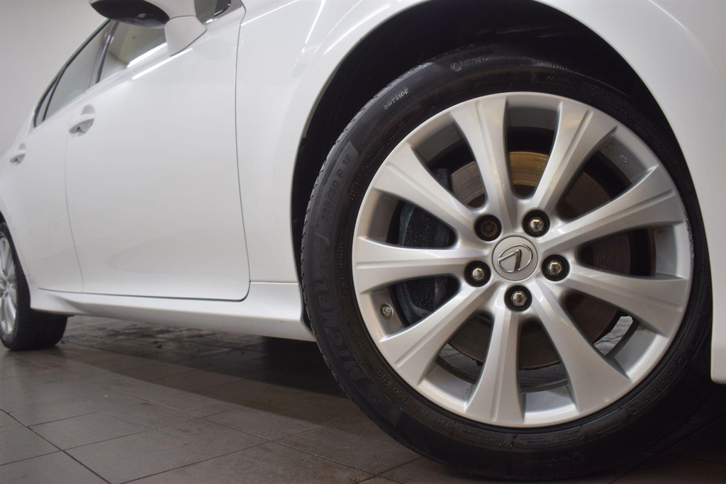 Lexus GS Luxury White #27