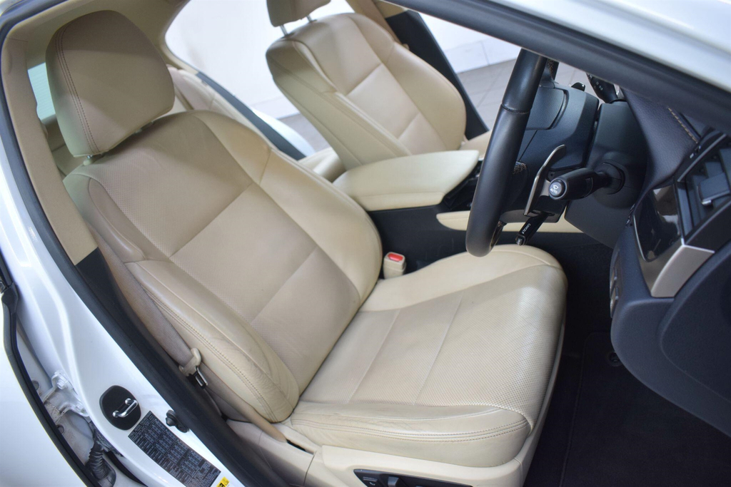 Lexus GS Luxury White #37