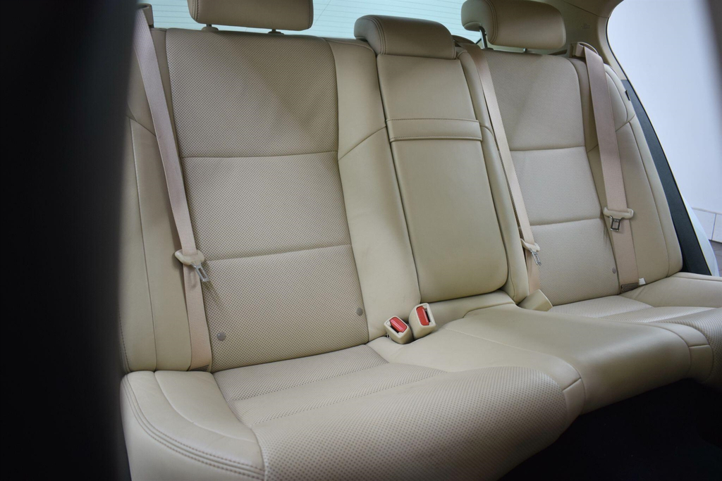 Lexus GS Luxury White #40