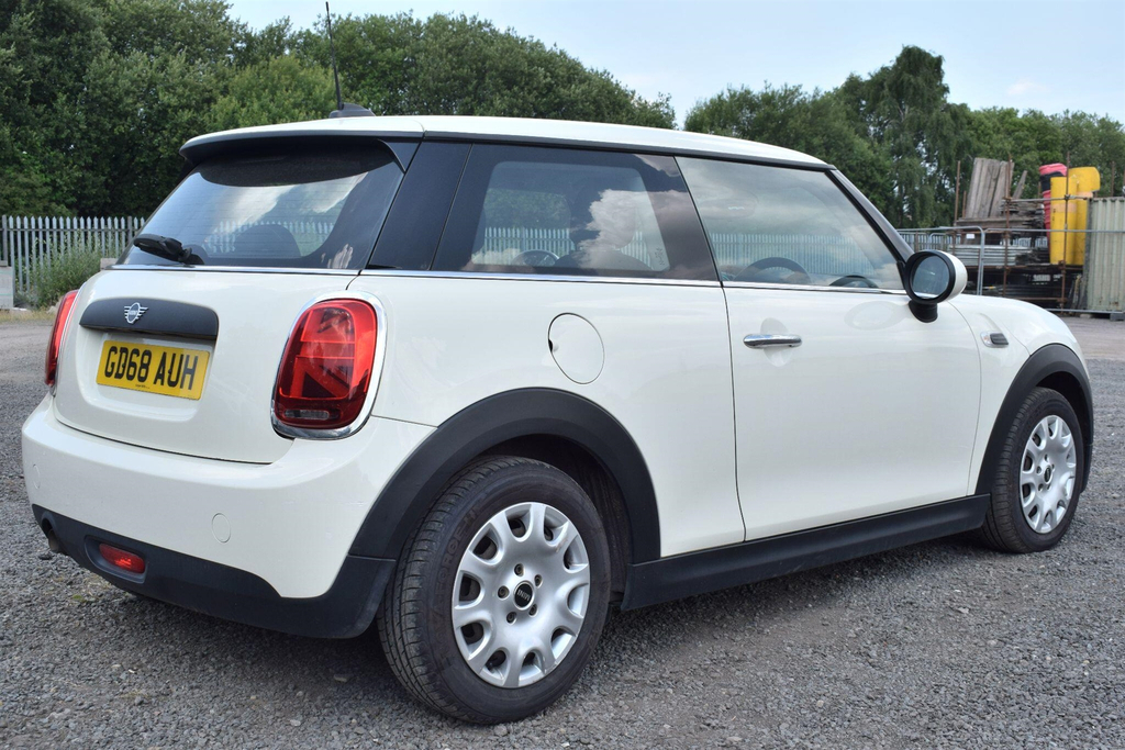Mini Hatch 1.5 One Classic Euro 6 Ss GD68AUH White #2