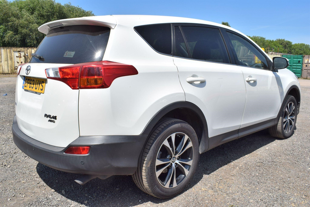Toyota Rav 4 Suv White #2