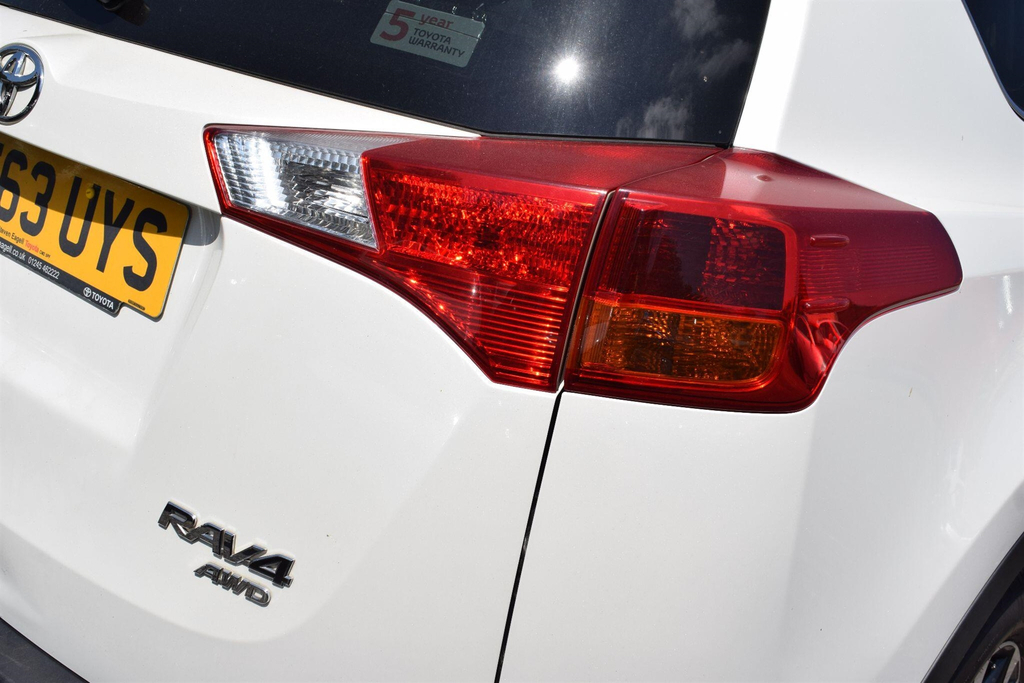 Toyota Rav 4 4 D-4d Icon Red #11
