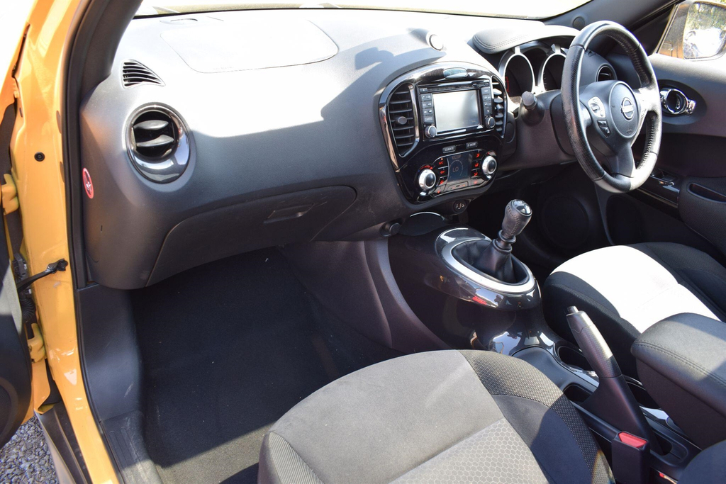 Nissan Juke Tekna White #15