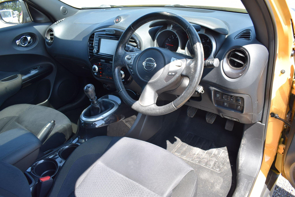 Nissan Juke Tekna White #3