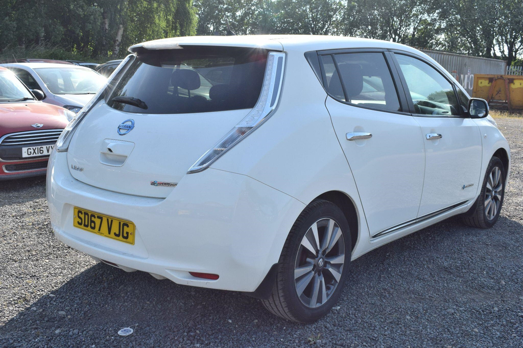 Nissan Leaf Hatchback White #2