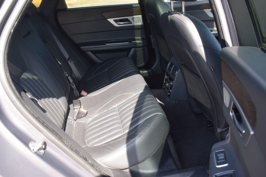 Jaguar XF D Luxury White #23