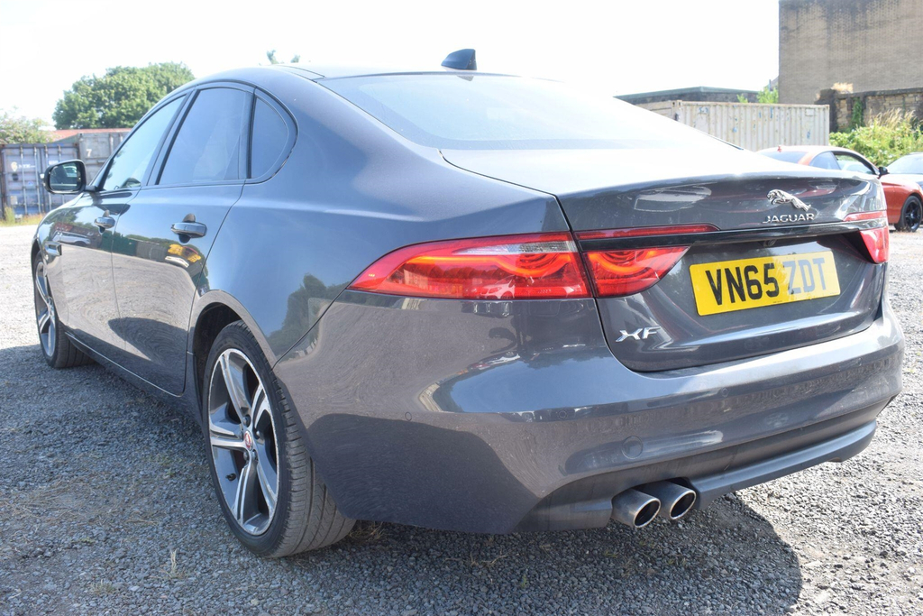 Jaguar XF D Luxury White #16