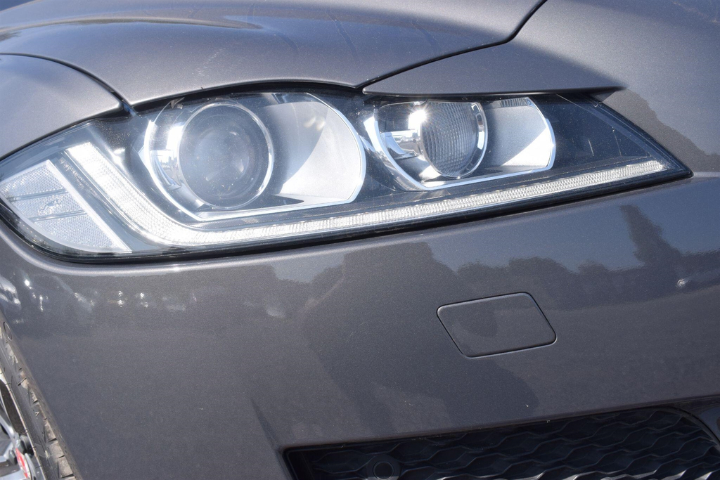 Jaguar XF D Luxury White #11