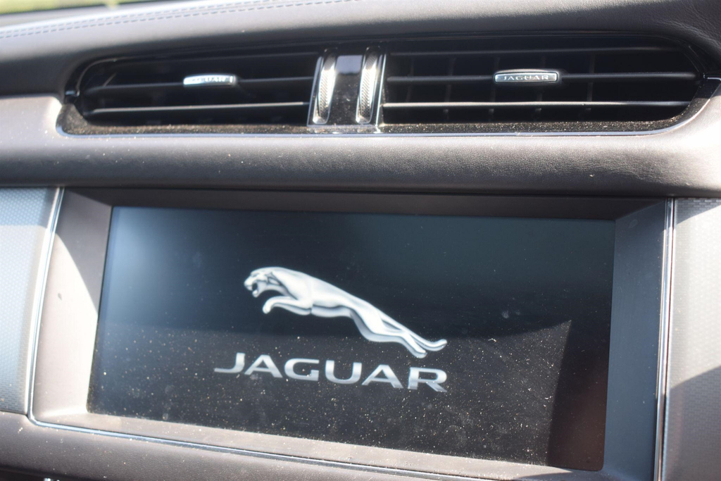 Jaguar XF D Luxury White #45