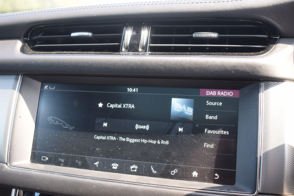 Jaguar XF D Luxury White #49