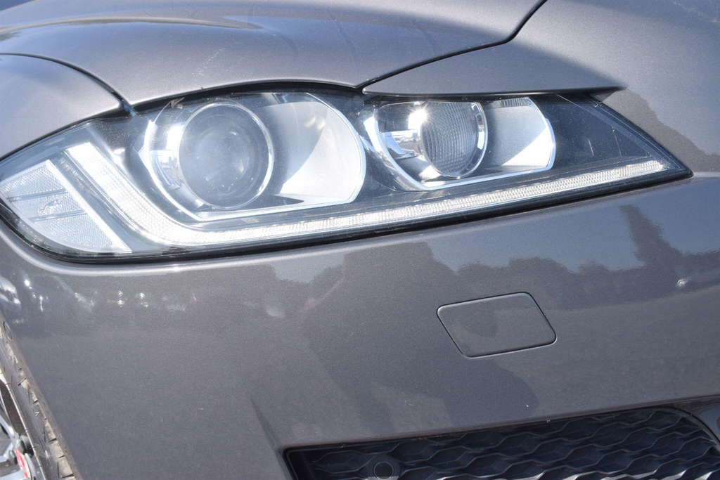 Jaguar XF D Luxury White #18