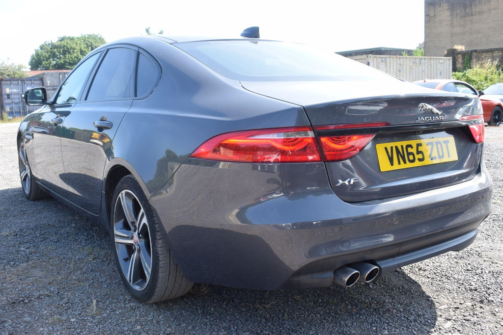 Jaguar XF D Luxury White #7