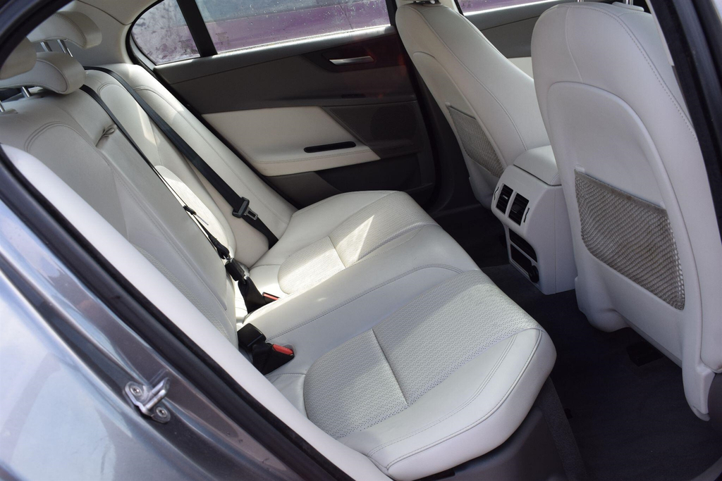 Jaguar XE 2.0D 180 Portfolio Black #23