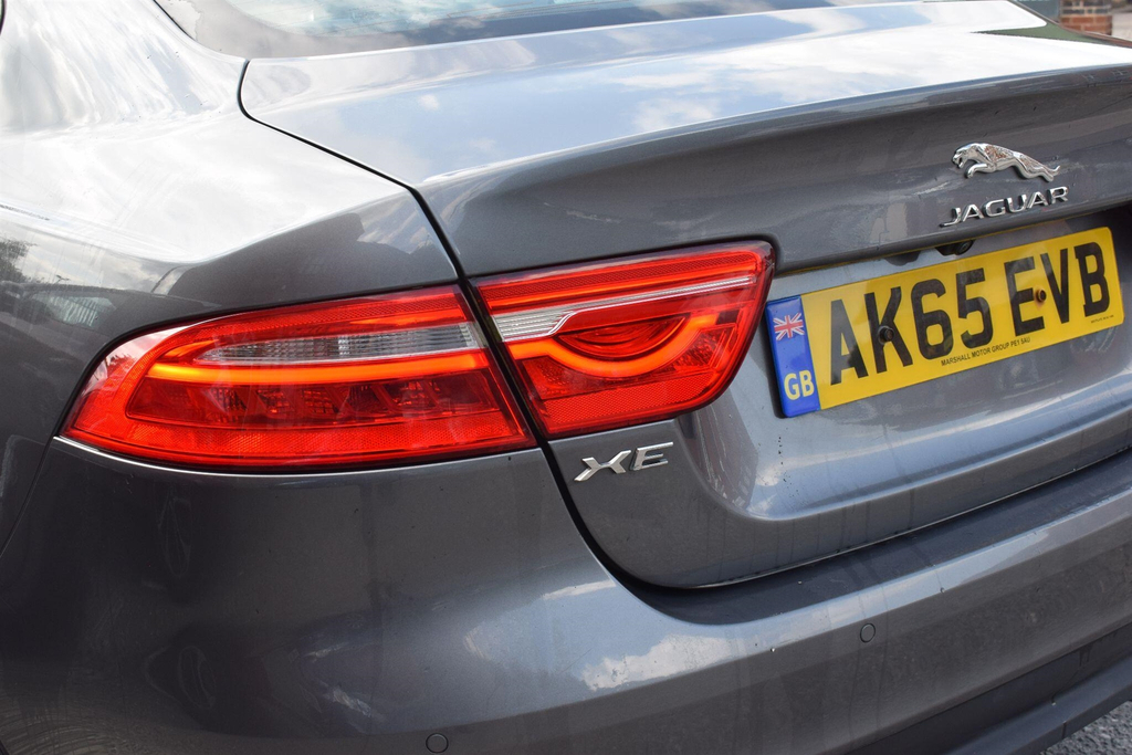 Jaguar XE 2.0D 180 Portfolio Black #14