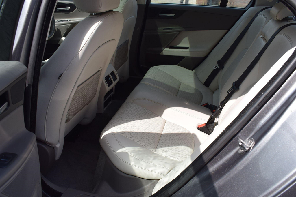 Jaguar XE 2.0D 180 Portfolio Black #26