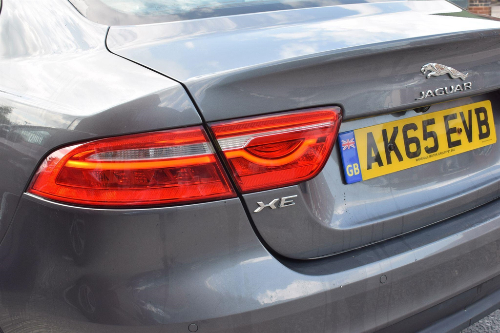 Jaguar XE 2.0D 180 Portfolio Black #8