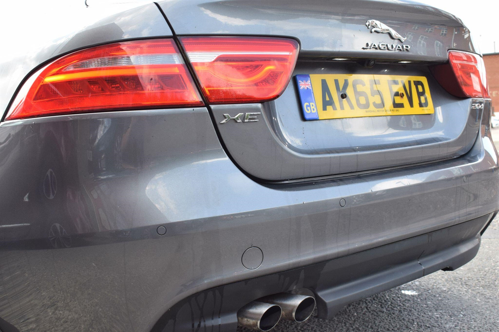 Jaguar XE 2.0D 180 Portfolio Black #10