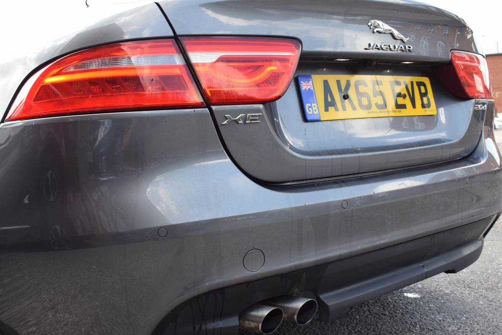 Jaguar XE 2.0D 180 Portfolio Black #16