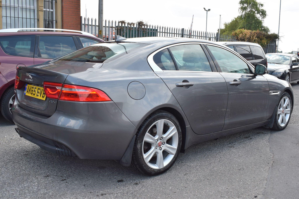 Jaguar XE 2.0D Portfolio Euro 6 Ss Grey #2