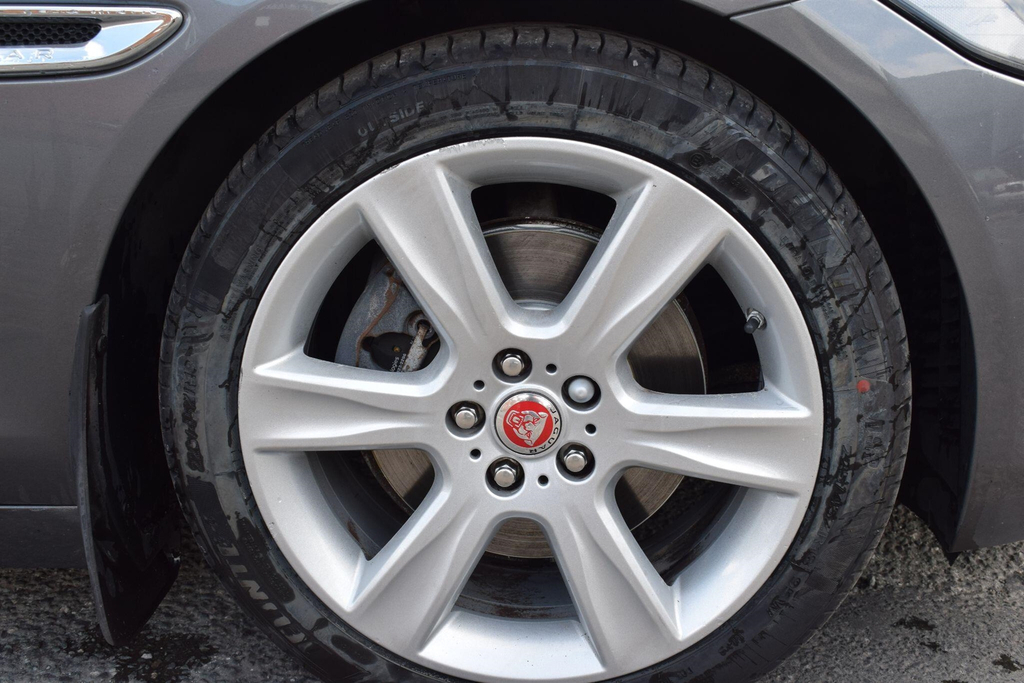 Jaguar XE 2.0D 180 Portfolio Black #13