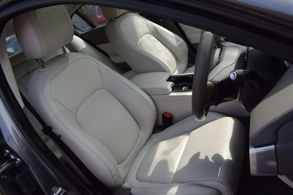 Jaguar XE 2.0D 180 Portfolio Black #19