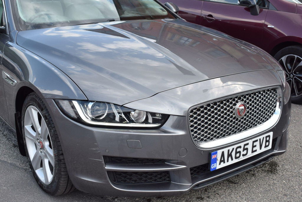 Jaguar XE 2.0D 180 Portfolio Black #7
