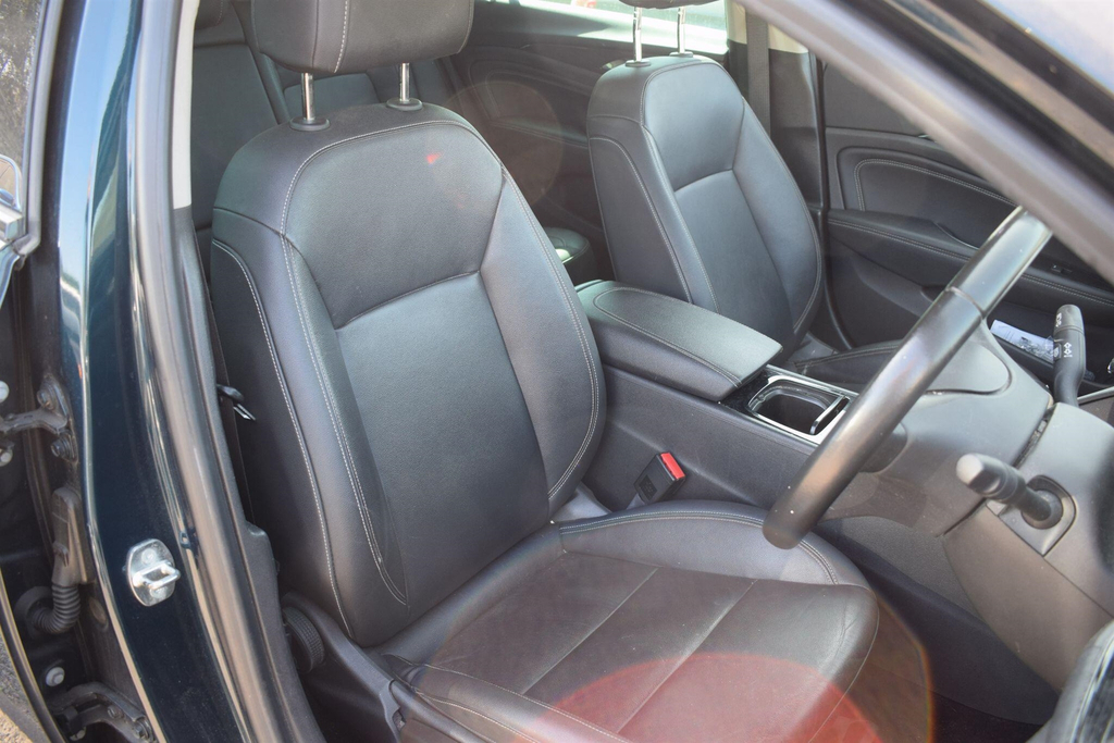 Vauxhall Insignia Estate Green #32