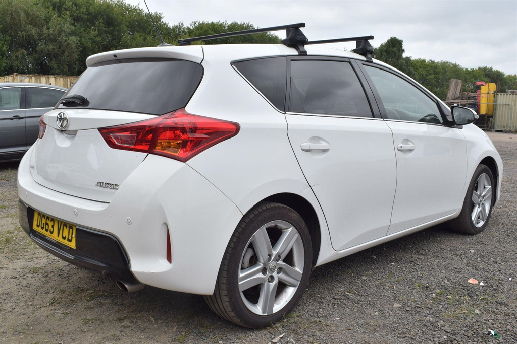 Toyota Auris 1.6 V-matic Excel Euro 5 White #2