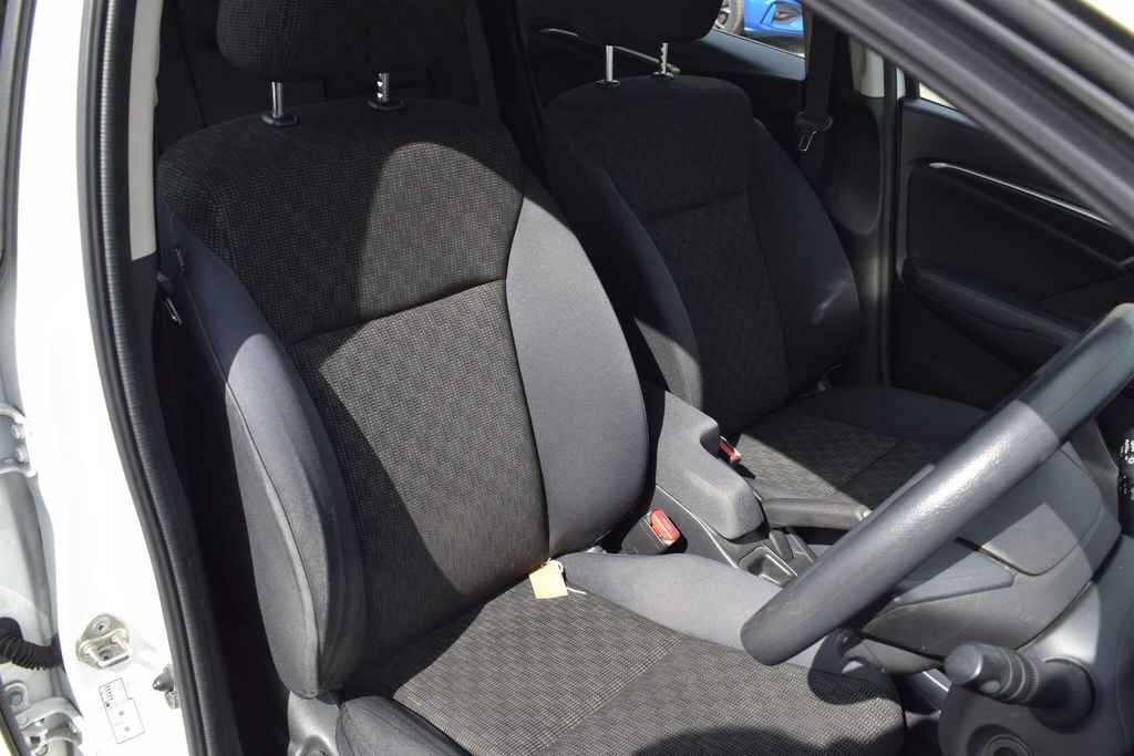 Honda Jazz 1.3 I-vtec Es Black #31