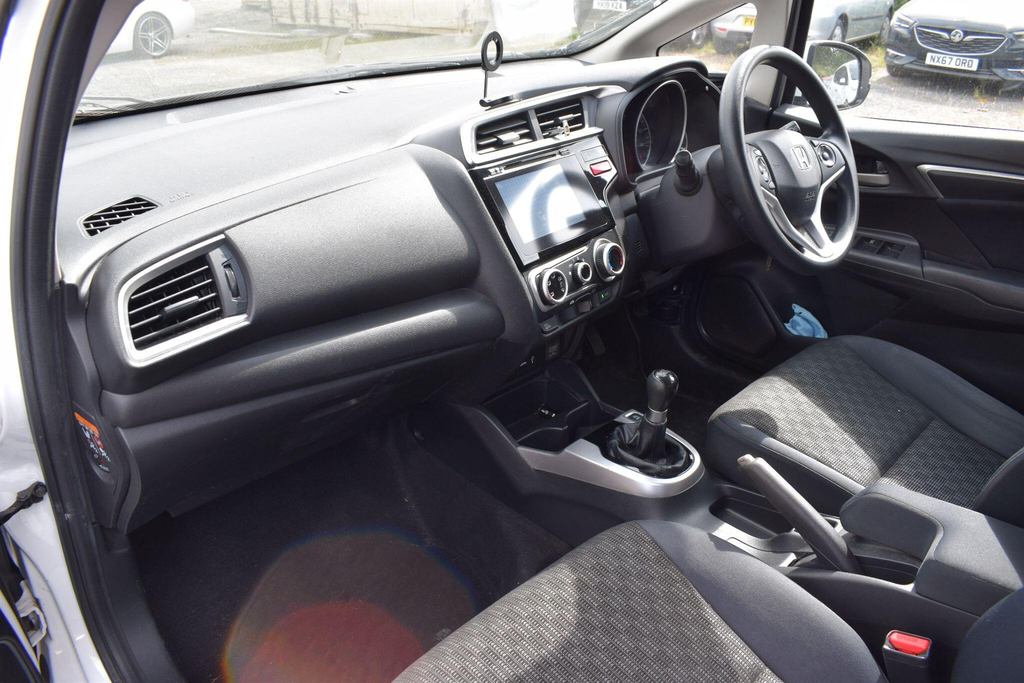 Honda Jazz 1.3 I-vtec Es Black #20