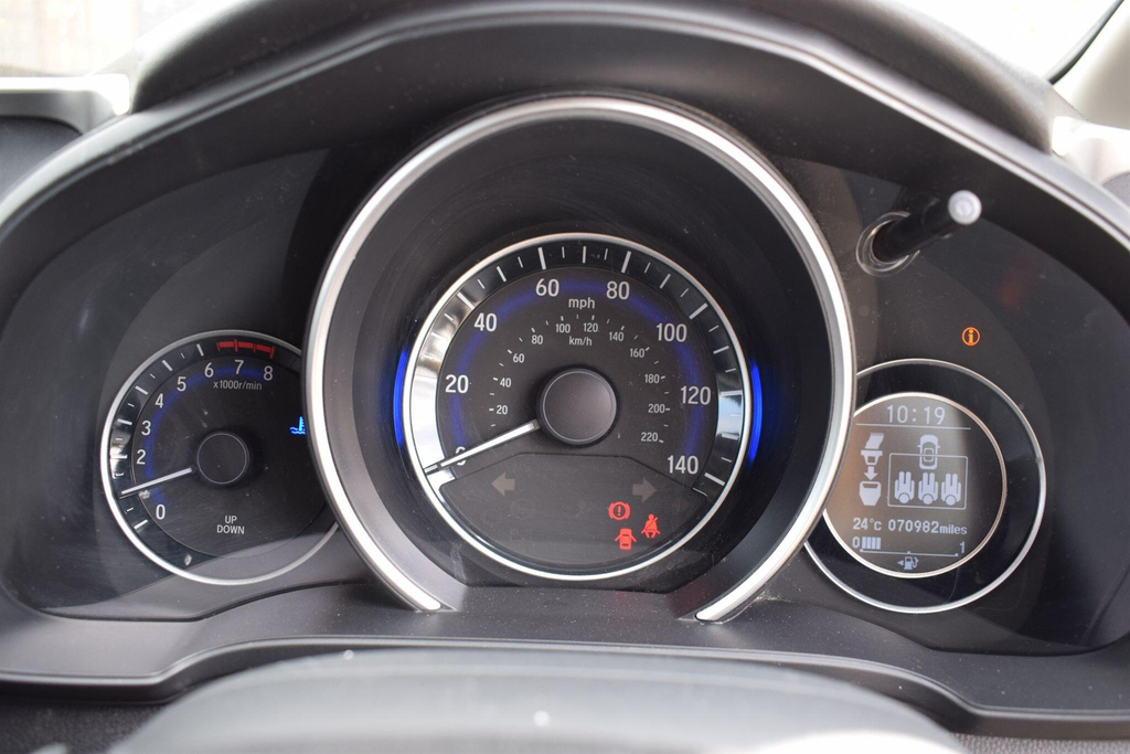 Honda Jazz 1.3 I-vtec Es Black #24