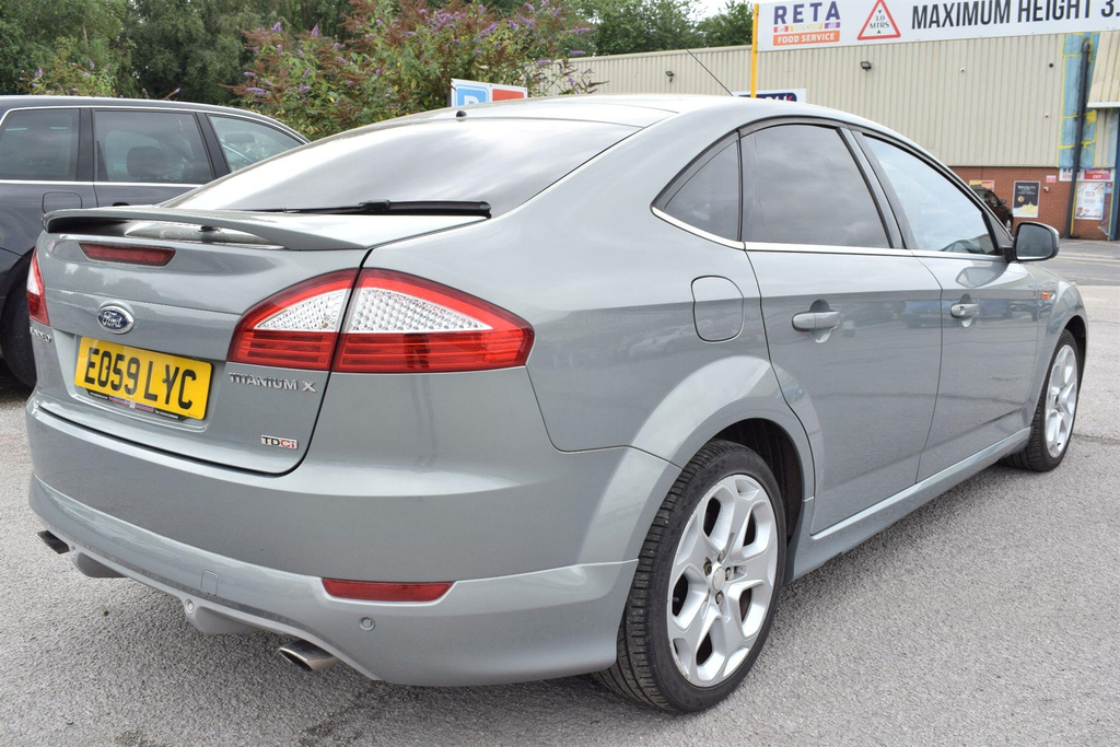 Ford Mondeo Hatchback Grey #2