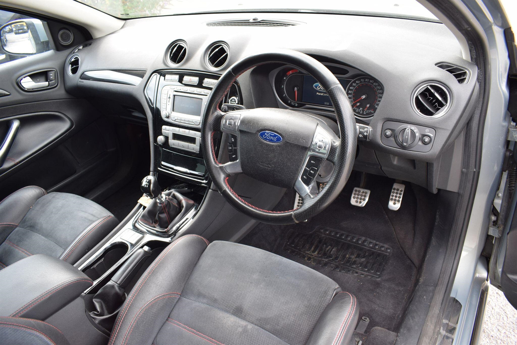 Ford Mondeo Hatchback Grey #3