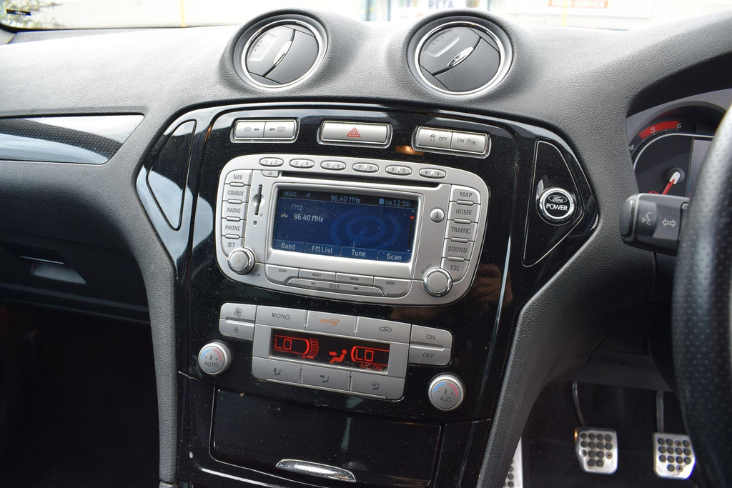 Ford Mondeo Hatchback Grey #4