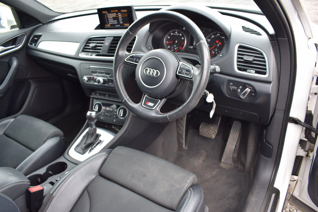 Audi Q3 Suv White #3