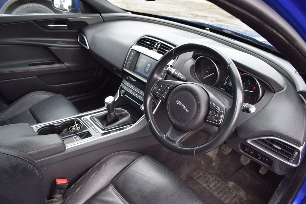 Jaguar XE 2.0D Prestige Euro 6 Ss Blue #3