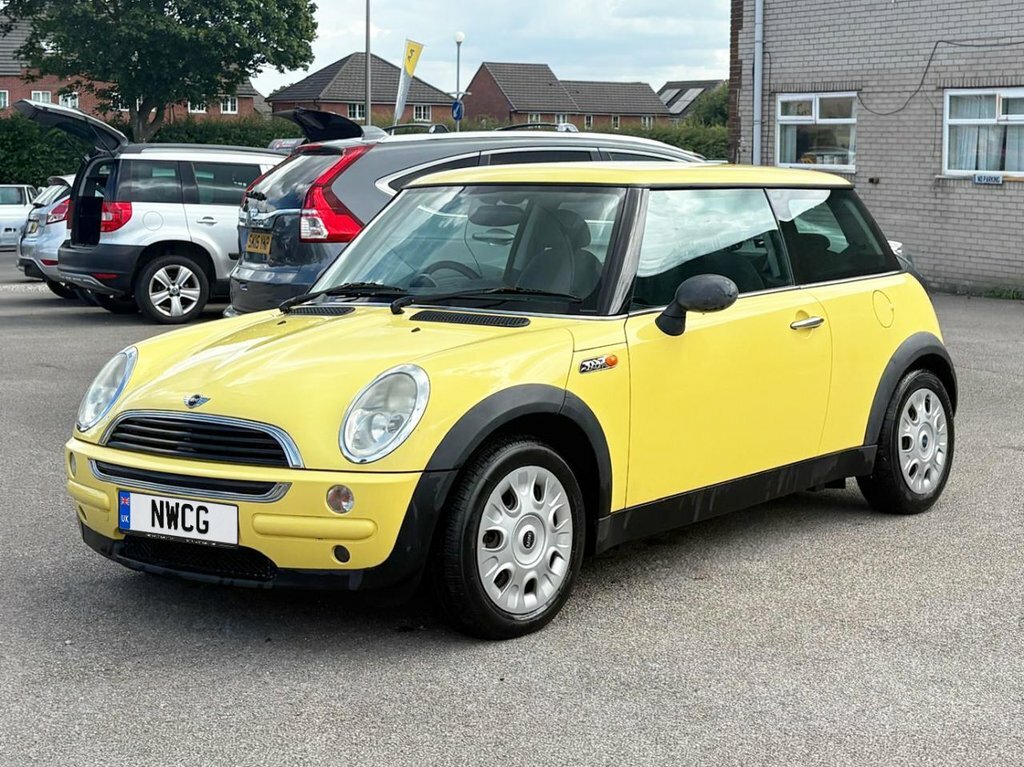 Mini Hatch 1.6L One Yellow #4