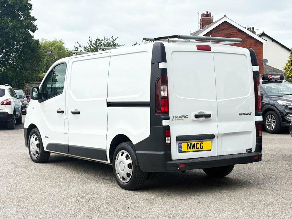 Renault Trafic 1.6L Business White #4