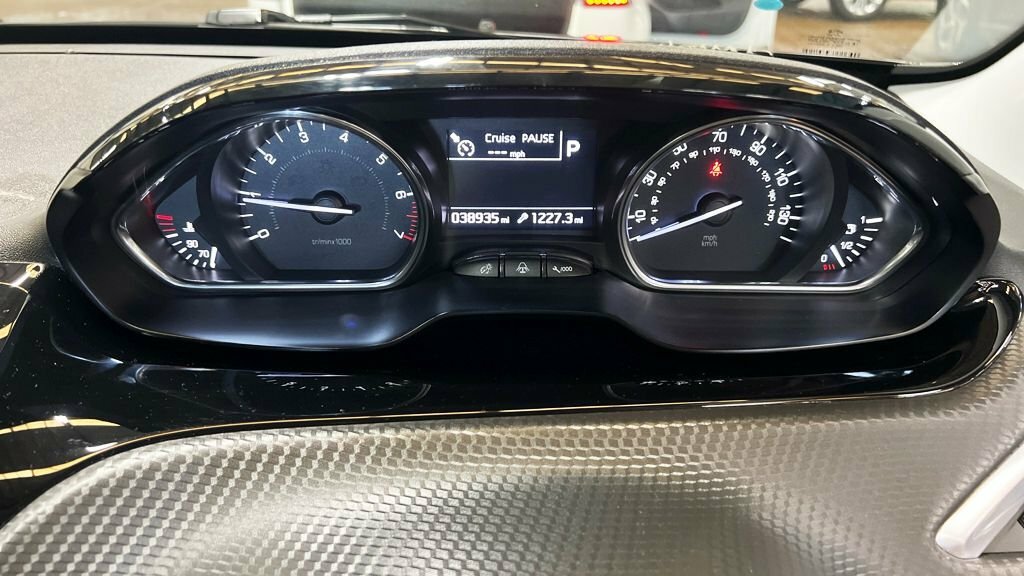 Peugeot 2008 Suv 1.2 Puretech Allure Euro 6 201818 Black #8
