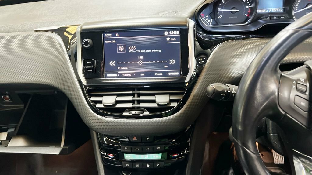 Peugeot 2008 Suv 1.2 Puretech Allure Euro 6 201818 Black #7